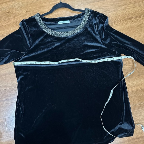 Elegant Black Velvet Long Sleeve Top - Picture 6 of 7